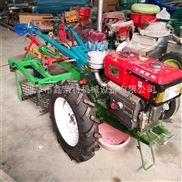 四輪車帶大蒜收貨機(jī) 四輪*收割花生機(jī) 農(nóng)用收獲花生機(jī) 大蒜收獲機(jī)